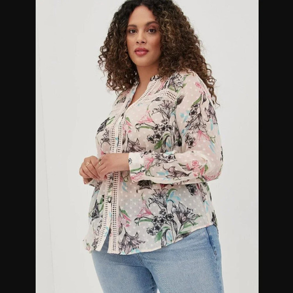 Torrid Chiffon Clip Dot With Lace Inset Top - Picture 1 of 9